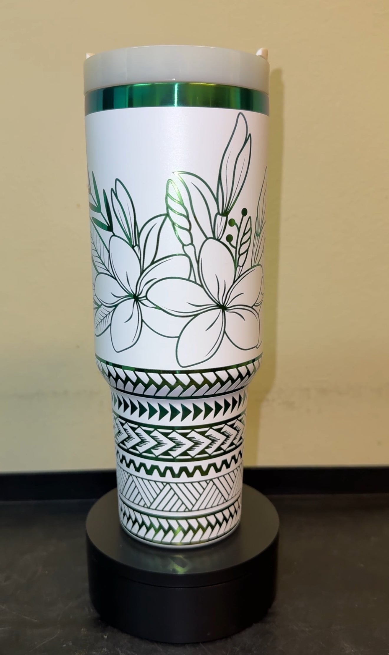 40oz White Tribal Plumeria Tumbler with Green Plating